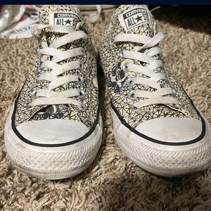 Converse low top geometric skull print